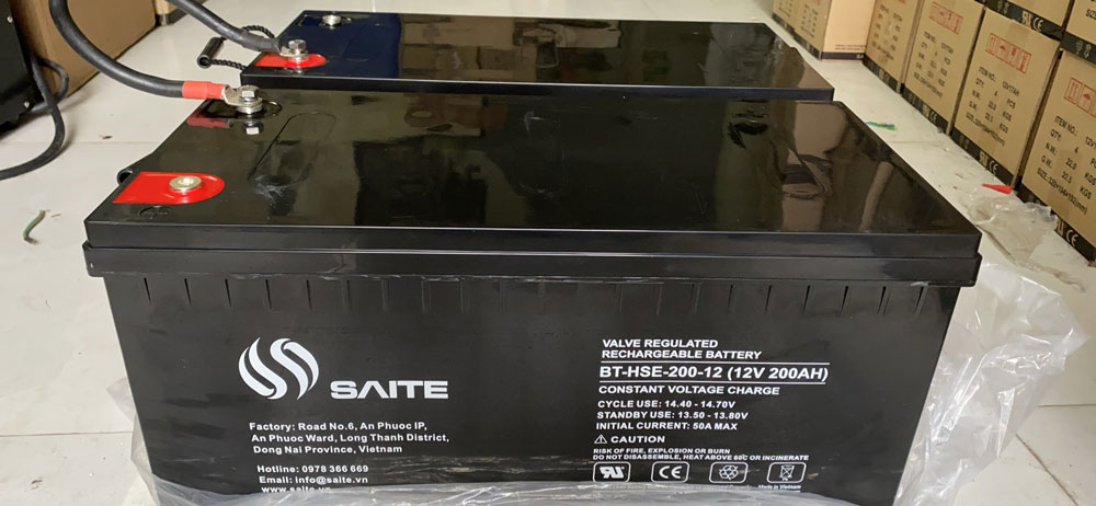 Hình ảnh mắc nối tiếp 02 bình ắc quy BT-HSE-200-12 để được điện áp 24VDC