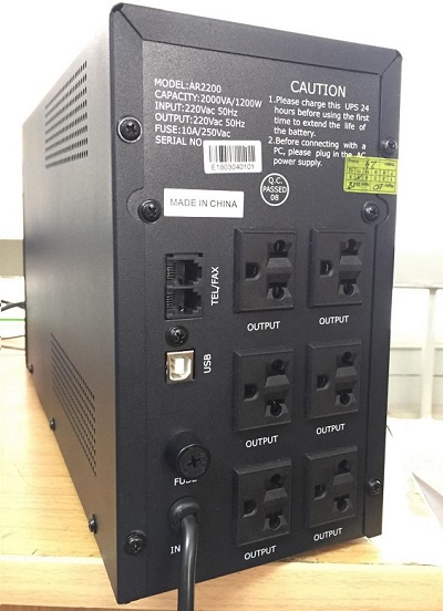 Mặt sau của Bộ lưu điện ARES AR2200 2000VA