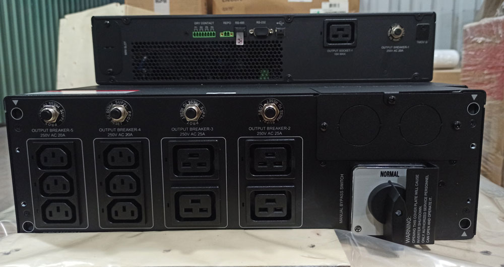 Mặt sau Bộ lưu điện Delta RT-8K UPS802R2RT0B035 8KVA (Pin Trong)